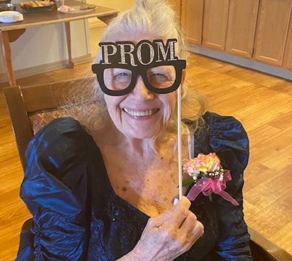 prom3.jpg